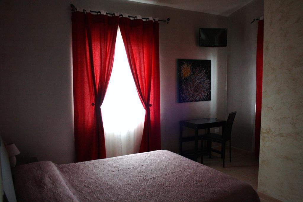 Collecorvino B&B La Casa In Campagna الغرفة الصورة